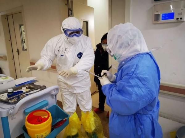  #吴小龙#前方捷报！无锡首批医疗队“逆行”满月，131位武汉病人