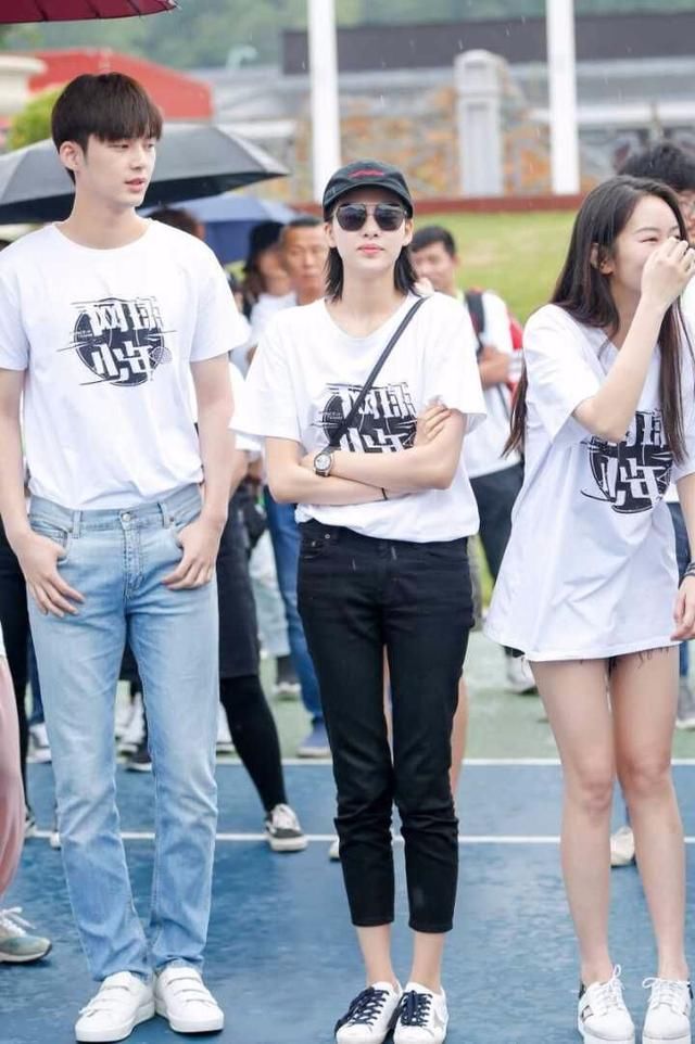 《阿修罗》虽然撤档,但张艺上却凭着能“逼死”超模的长腿火了!