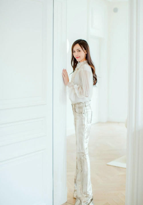 唐嫣仅换了一款眉,年轻了不止十岁,选对眉形很关键!