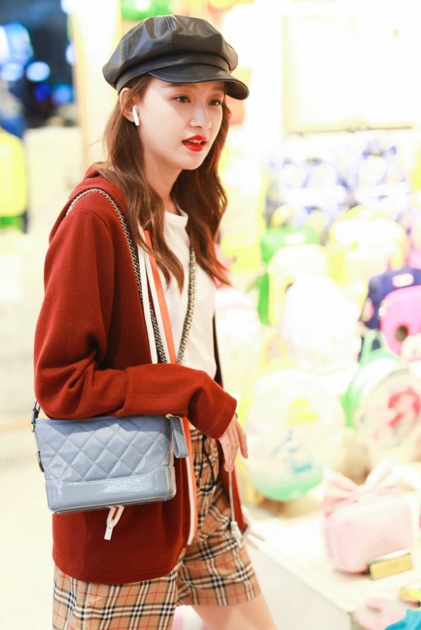 孙怡这腿是怎么长的，五分大裤衩都穿成了超短裤，求长腿秘诀！