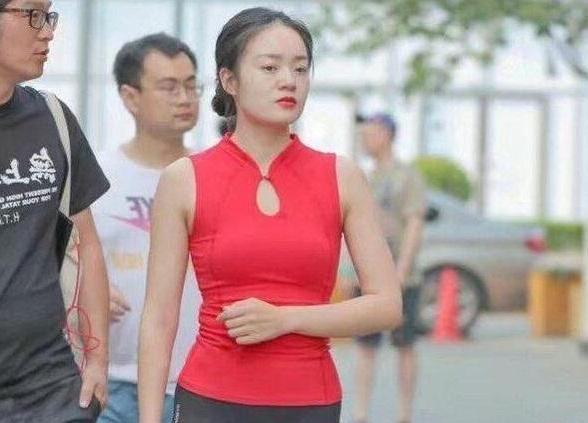 一个女性想要青春活力, 没条打底裤怎么能行