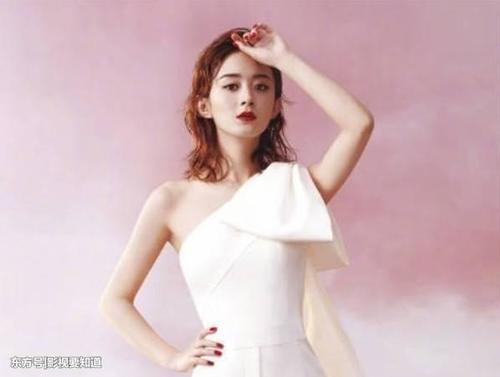 相比赵丽颖的时装漂亮，感觉刘诗诗的简约更接地气，你的观点是啥