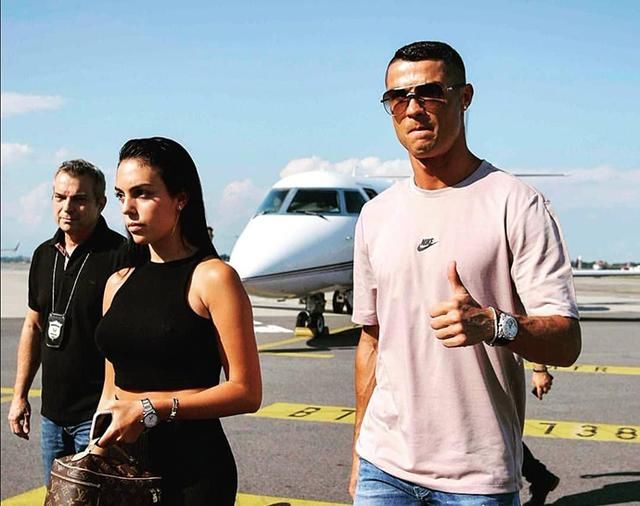 谁说乔治娜配不上C罗?扎马尾美到认不出,不比前女友伊莉娜差