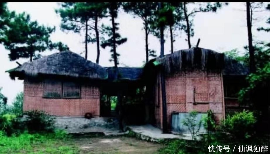 四川的云顶寨以名臣崖、云顶古寨、云顶鬼市闻名于世