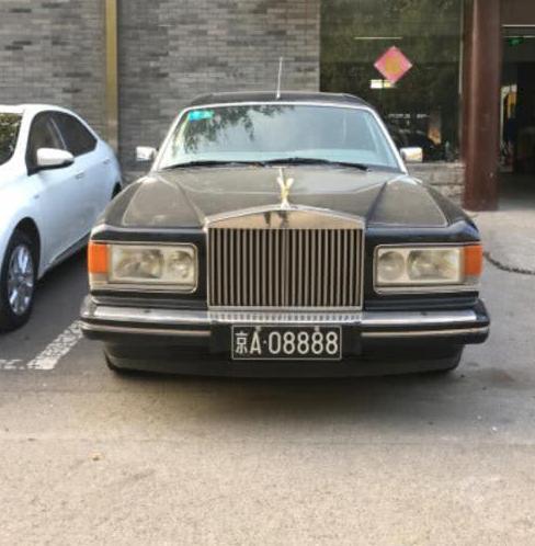 中国最奢侈的人，买12台豪车，配12位司机，但也捐了6.3亿！
