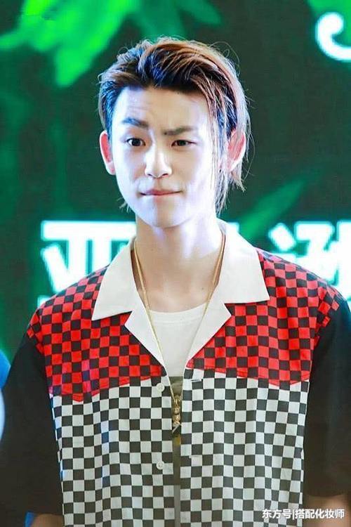 穿成这样的王琳凯怎么能没有回头率？不过一般人可不敢穿！