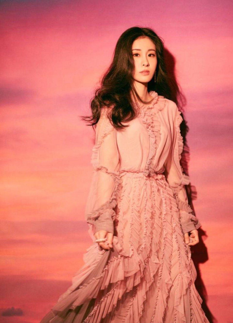 张碧晨穿粉色系连衣裙，甜到让人无法转移视线