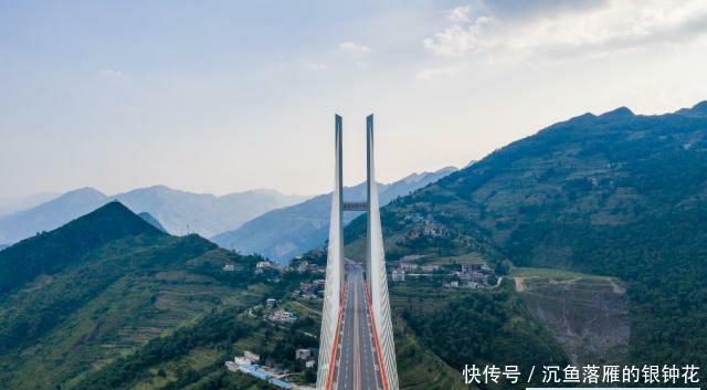又一中国奇迹:云贵高原造出世界最高大桥,565米的高度折服世界