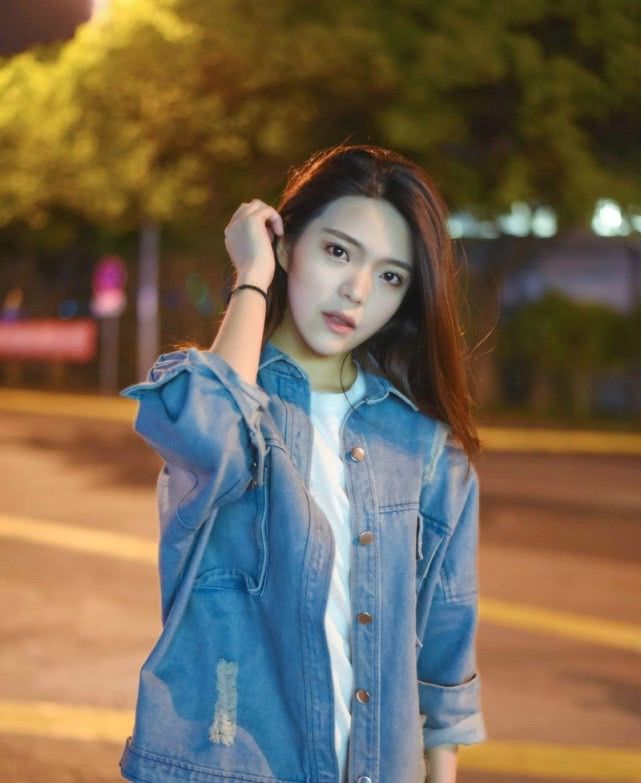 『 女人味』穿出时尚女性的美感，增添别致的女人味！，紧身牛仔裤