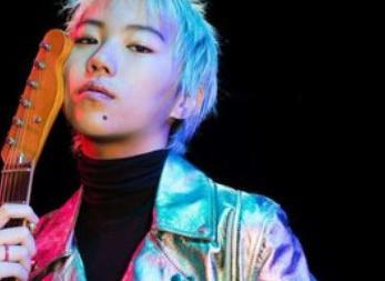 没有最丑只有更丑，窦靖童把三万外套穿成地摊货，名牌衣服审美真