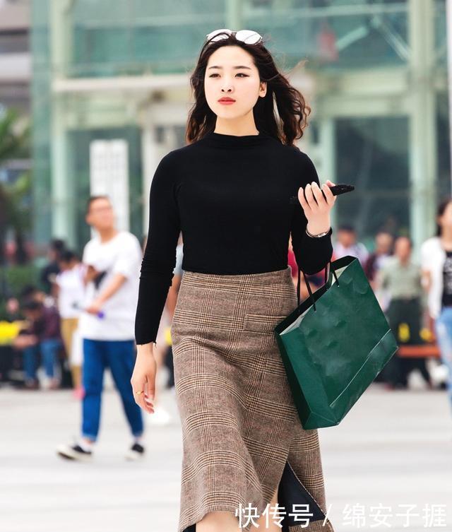 「丽人」街拍:时尚的小姐姐走路的样子,透着满满的自信!