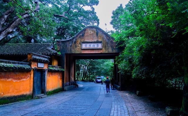 中国寺庙四绝之一！济公最初在此出家，鉴真东渡前也朝拜过