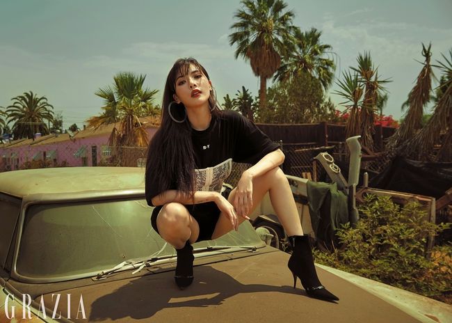 泫雅最新写真渔网袜大秀美腿 红唇泪痣性感撩人