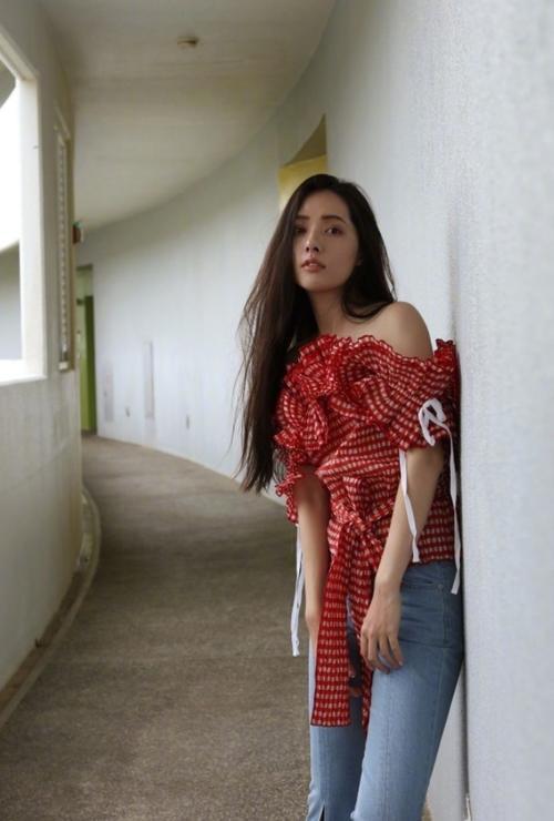 郭碧婷的气质太好了，将黄裙穿出了高级感，是一个小仙女没错了！