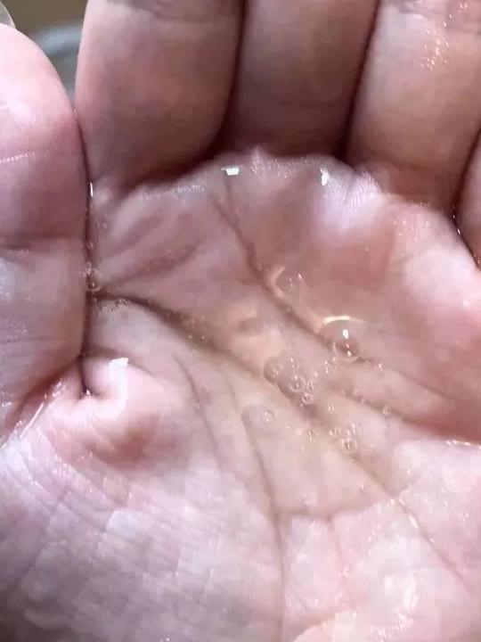 鹿晗、阿娇、张歆艺等明星御用的洗发水，狂销千万瓶的控油固发神