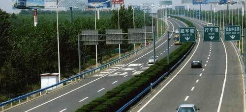 中国斥资8亿建造的高速公路，如今每年净赚28亿，你知道是哪条吗