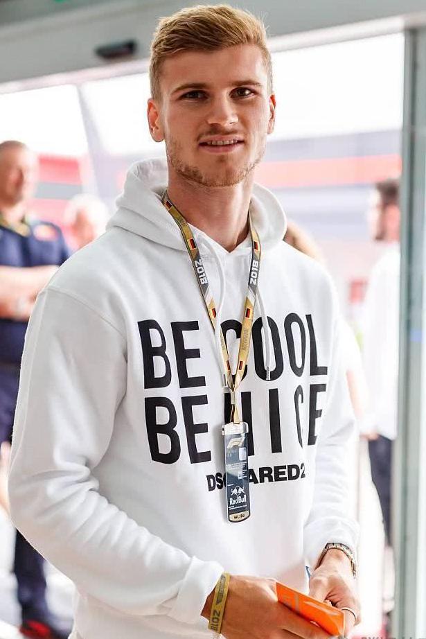 F1德国站美女歌手助阵 德国脚维尔纳现身