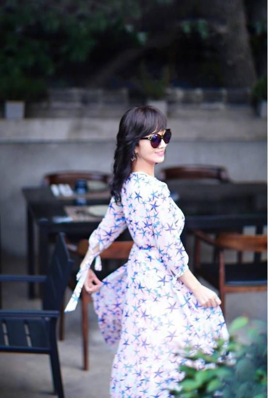 63岁的赵雅芝薄纱连衣裙，翩翩起舞展曼妙身材，网友：仙女下凡啦