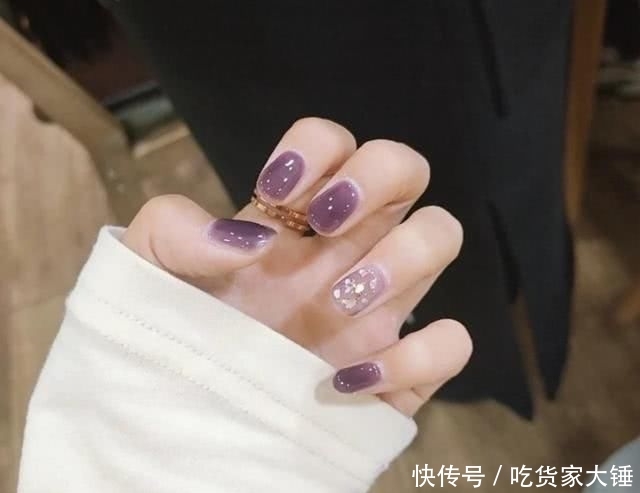  『感觉』春天你做美甲了吗？这几款“仙气逼人的美甲”，让你变得更漂亮