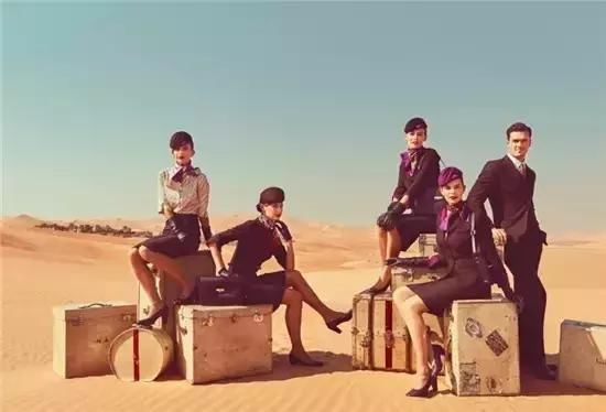 空姐制服的百年演变史，让你明白制服诱惑的真正原因