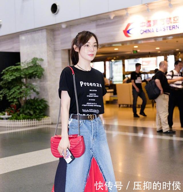 这条三千块牛仔裙，佟丽娅穿被吐槽，时隔7个月却被袁姗姗带火了