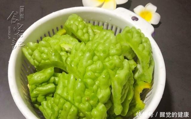  『女人』皮肤差不用怕，女人常吃此菜，养颜嫩肤又养血，皮肤越来越好了！
