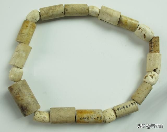 距今约7000年前的玉珠【新石器时代河姆渡文化】