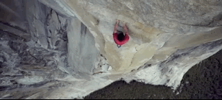 难度堪比登月!他徒手无保护爬上914米峭壁,恐高症患者最好别看