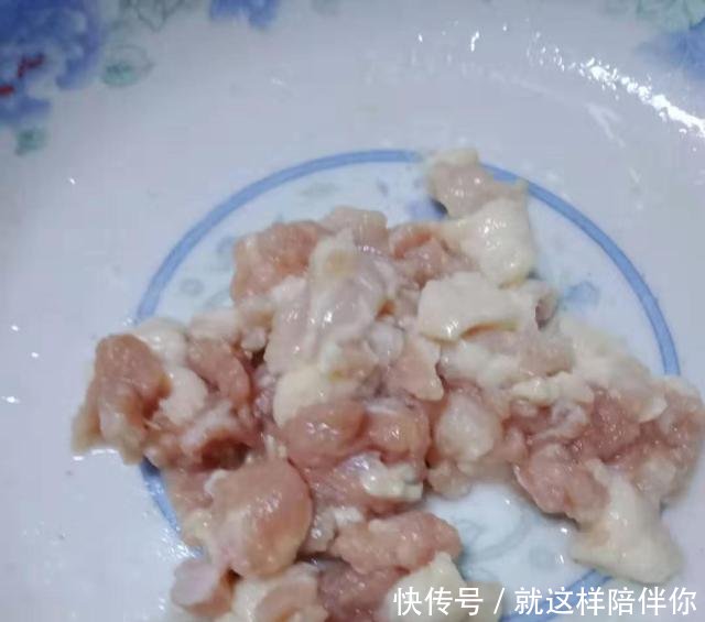  肉丁烧豆■天然“黄体酮”终被找到，隔3天吃1回，皮肤紧致有弹性，人更美！