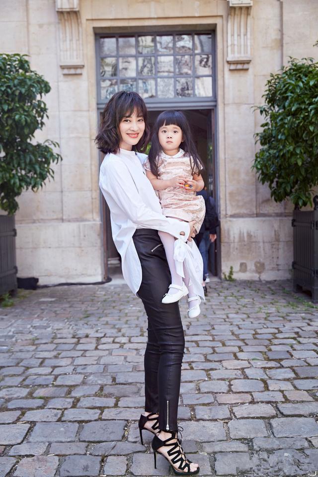 42岁的梅婷和蒋勤勤，年轻时美得难分胜负，如今同框一眼定输赢