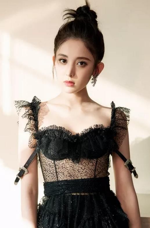 女明星穿最辣眼睛的服装，你们能穿出这样的效果吗？