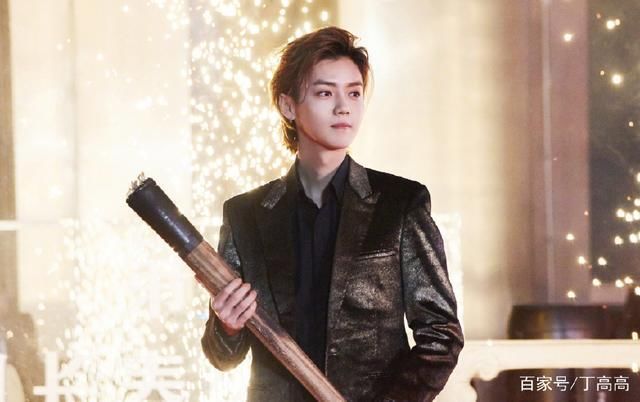 为什么鹿晗为自己女友关晓彤发了1条庆生微博，却引来很多人喷