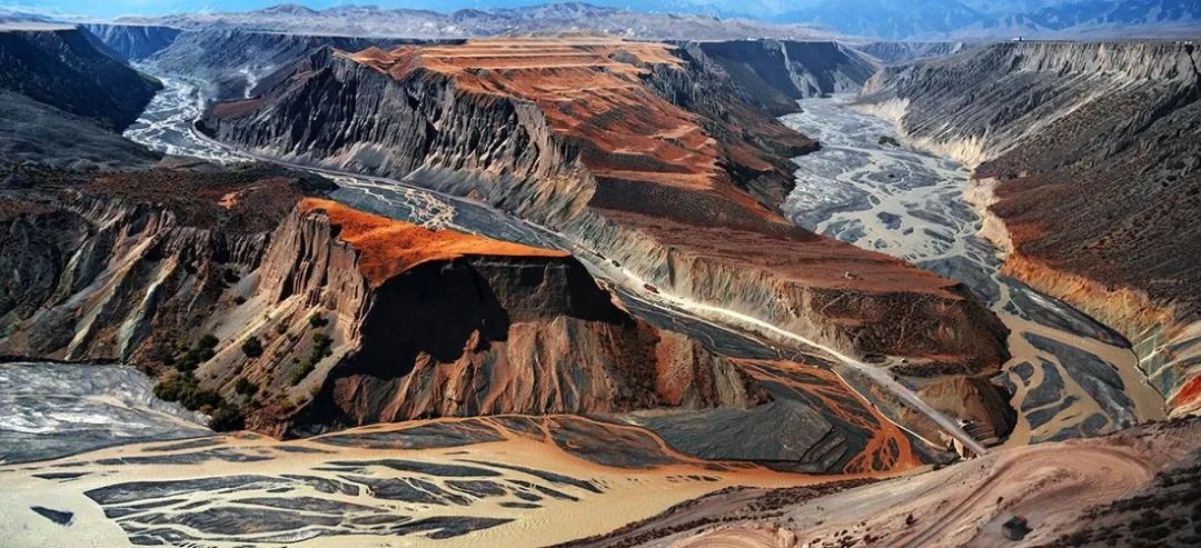 不用再去国外，去了新疆就等于去了全世界，不信你看！