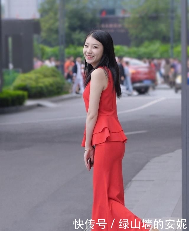 #舒适#想要兼顾优雅与舒适,选择时尚长裙准没错