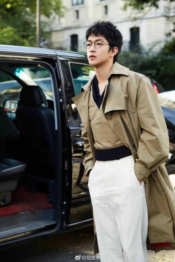 你的穿搭过时啦!跟戚薇、屈楚萧学最潮穿法，分分钟朋友圈点赞过