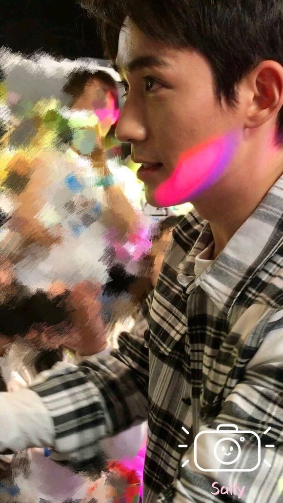 网友爆出未精修朱一龙照片简直辣眼睛 粉丝回怼你算什么天仙