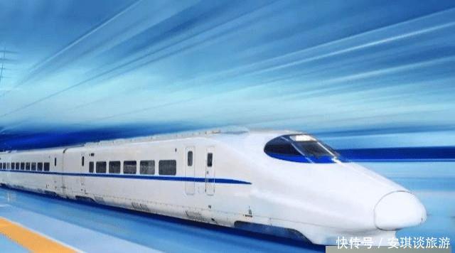 为什么火车深夜可以继续行驶，高铁却不行？乘务员透露背后的原因