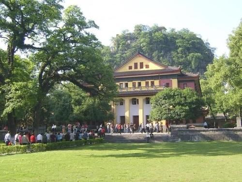 中国唯一“5A级”大学：坐落在明朝王府之中，进去还要买门票！