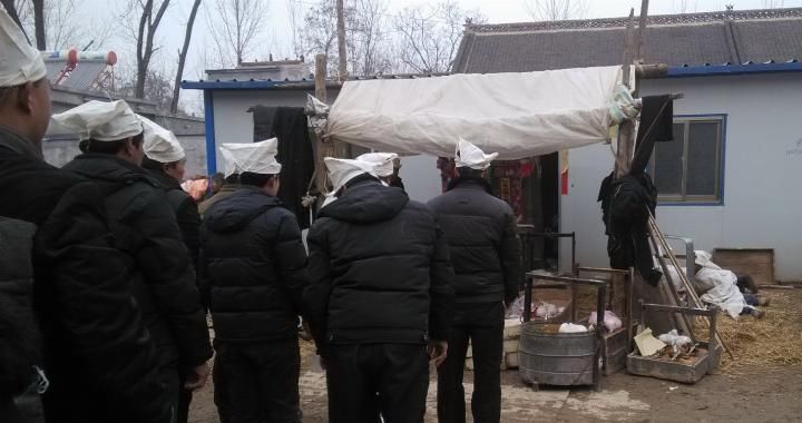  【老人】老人说“门选凹，坟选凸，家中能人辈出”，其中有何讲