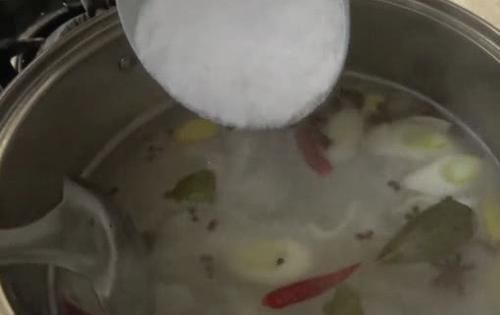 料水:如何腌制出个个起流沙的咸鸡蛋?看看40年的土方子,方法超简单