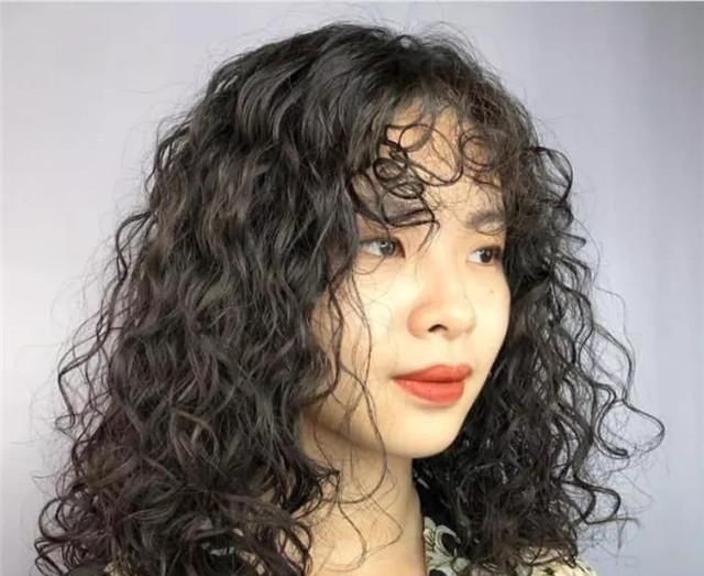  『女人』女人不管多大年纪，少弄这些发型，显老又没气质，尤其第2种