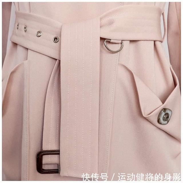 「时髦」她喜欢把普通衣服的款式,给它重新设计,不仅看起来更时髦且高级