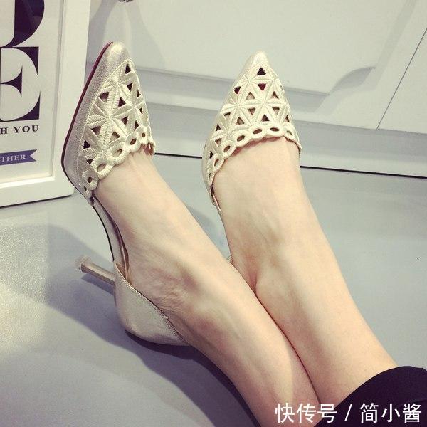 尖头高跟鞋让你感受到与众不同的气息，充满魅力的风情