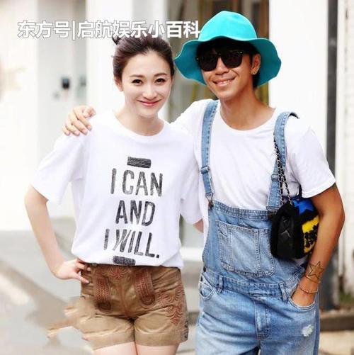 42岁李小冉再次惊艳众人，穿的一身朴素现身，仍保留着初恋容貌