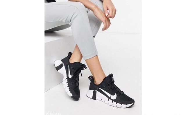  「球鞋」时尚教主Anna Wintour认可的运动鞋，就是这双Nike经典款球鞋