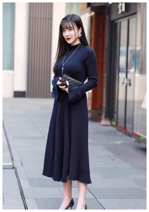 街拍：小姐姐身姿曼妙，一双美眼妩媚撩人