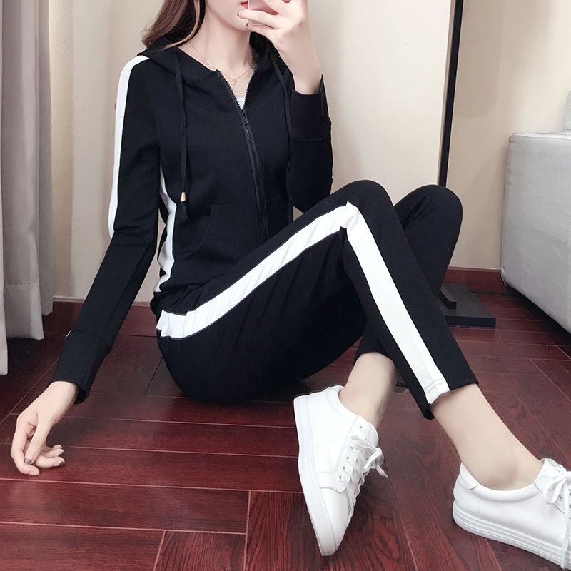 竟想不到!今年居然主流“金丝绒套装”,妈妈中秋穿回家人人夸