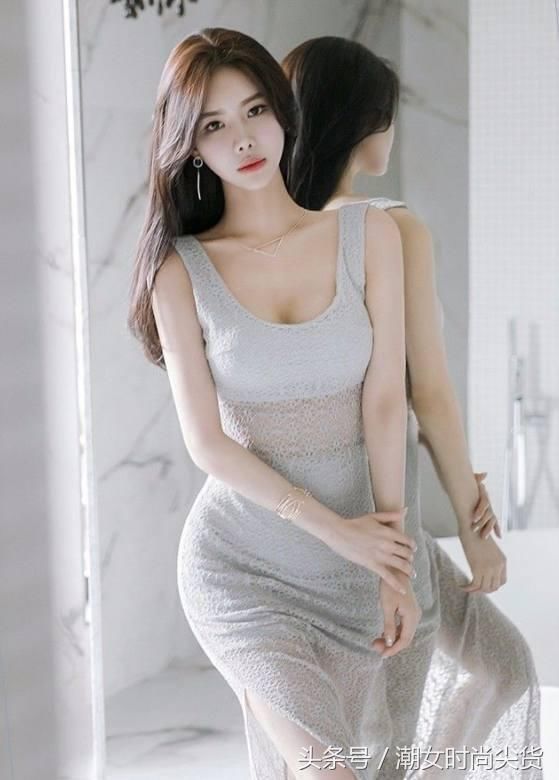 优雅又素静的紧身裙看起来更加好看，还增加了一丝青春俏皮