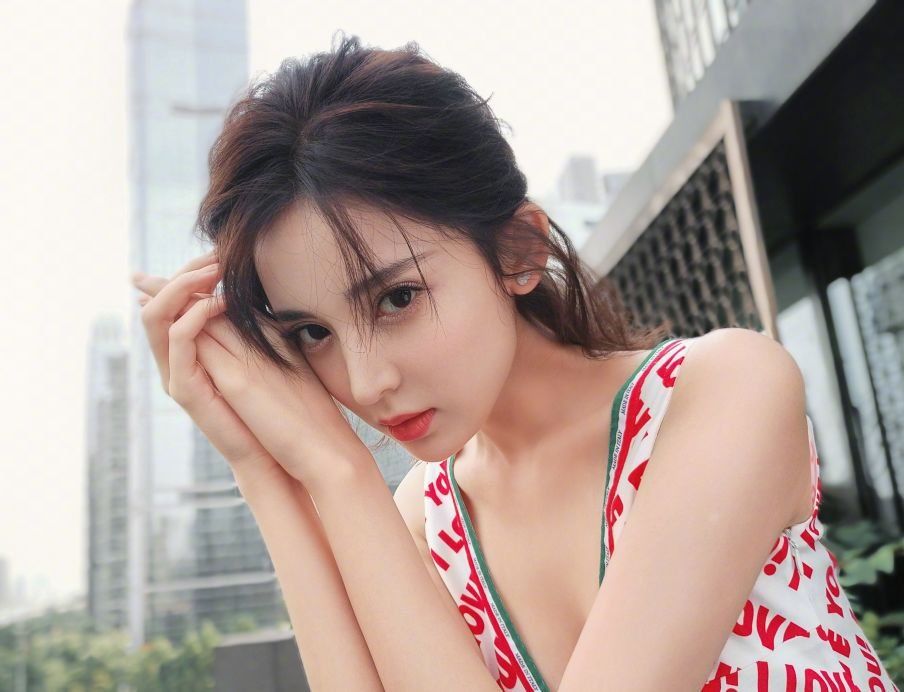 太子妃张天爱带着新发色杀回来了?