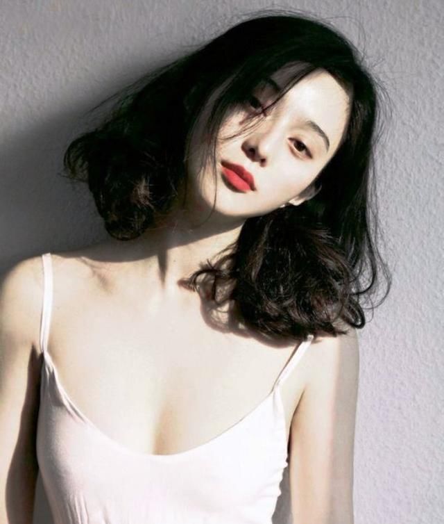 华谊兄弟澄清偷税？娱乐圈明星集体沉默？范冰冰打官司最有经验！